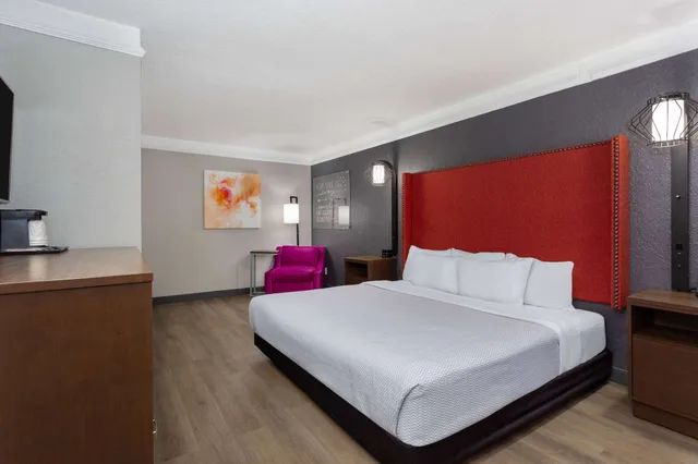 Room, King Bed, Accessible, La Quinta Inn Pensacola 3/9