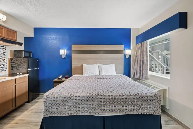 Standard, King Bed, Kitchenette, Accessible, Blue Wave Inn 1/10
