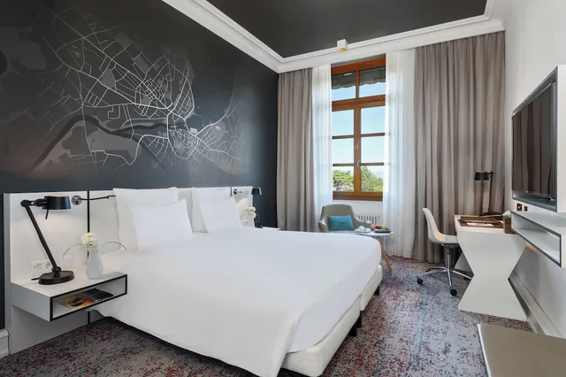 Lake, Deluxe, King Bed، Hotel Metropole Geneve 2/5