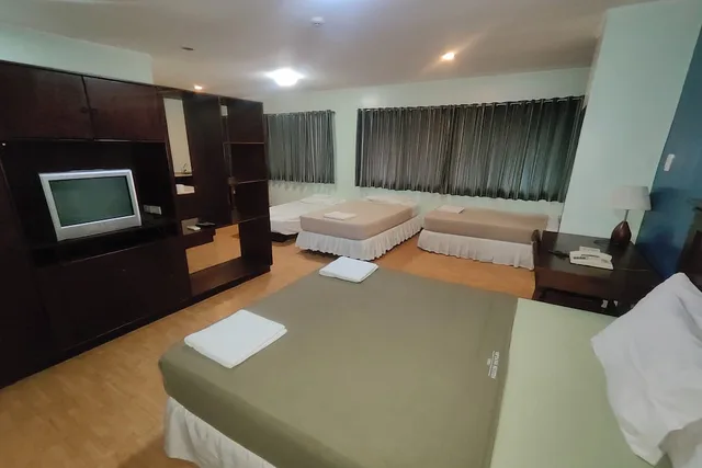غرفة عائلية بسرير كوين وسريرين فرديين، Oftana Suites 3/5