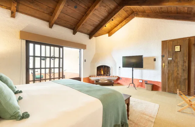 غرفة قياسية بسرير كينج بحوض جاكوزي، Hotel Museo Spa Casa Santo Domingo 2/4