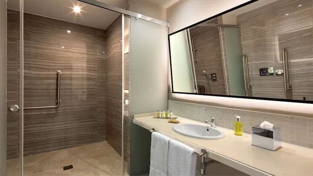 Deluxe, King Bed, Balcony, DoubleTree by Hilton Islantilla Beach Golf Resort 5/6