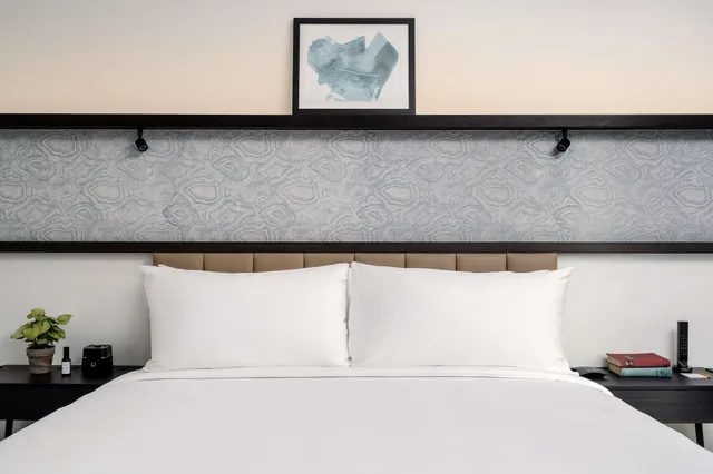 Urban, King Bed، Arlo Midtown 3/5