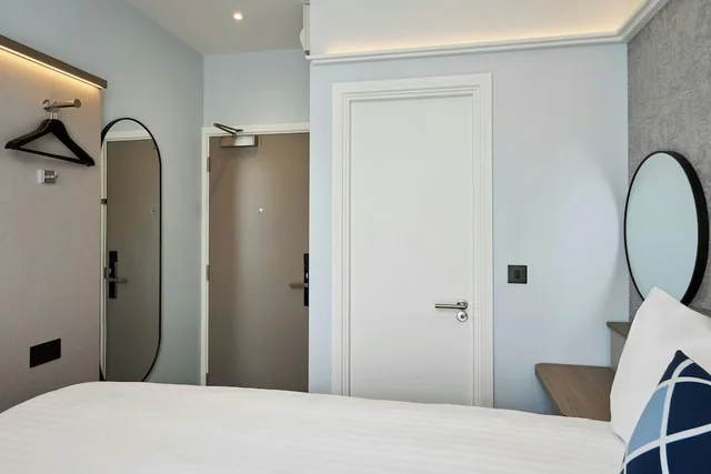 غرفة قياسية بسرير مزدوج، Comfort Inn London - Westminster 2/7