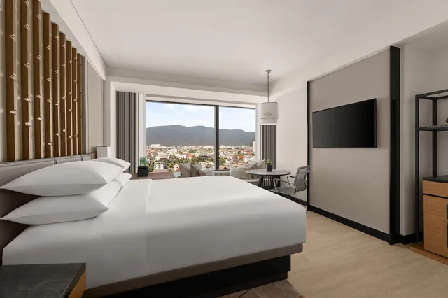 غرفة بريميوم ركنية بسرير كينج، Chiang Mai Marriott Hotel 1/3