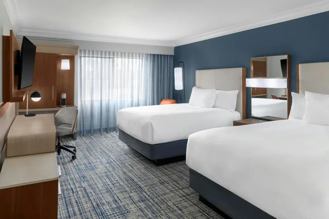 Room, 2 Queen Beds, Sofa, Courtyard By Marriott Palo Alto Los Altos 3/10