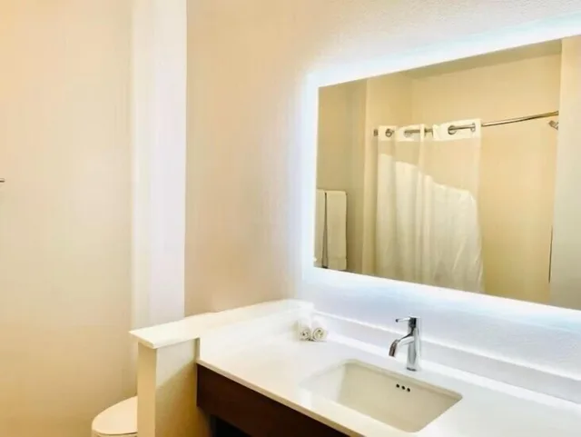 غرفة قياسية بسرير فردي، HOLIDAY INN EXPRESS AND SUITES SAN JOSE SILICON VALLEY 1/2