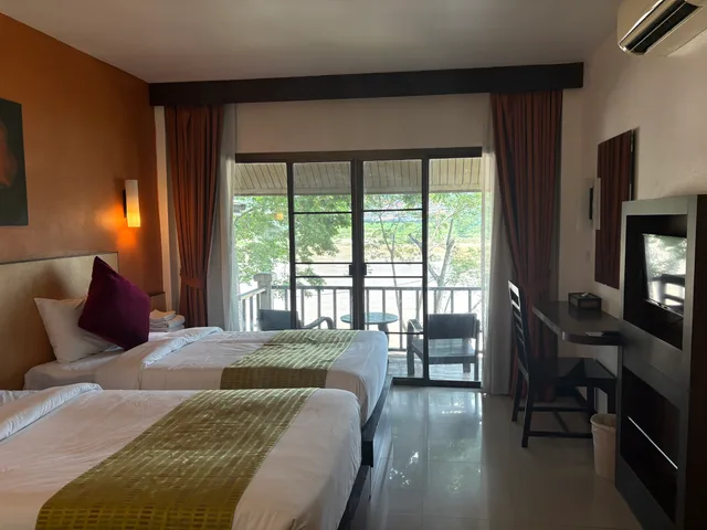 غرفة بسريرين منفصلين بإطلالة على النهر، Chiangkhong Teak Garden Riverfront Hotel 1/5