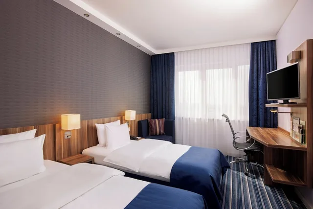 غرفة قياسية بسريرين منفصلين، HOLIDAY INN EXPRESS BREMEN AIRPORT 1/3