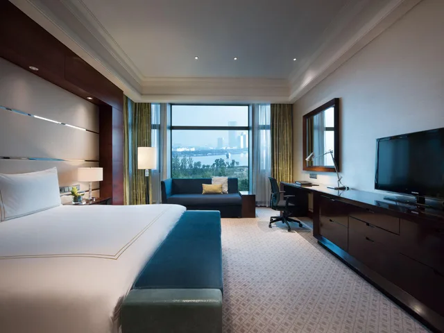 جناح ديلوكس بسرير كينج، Jinji Lake Grand Hotel Club 1/1
