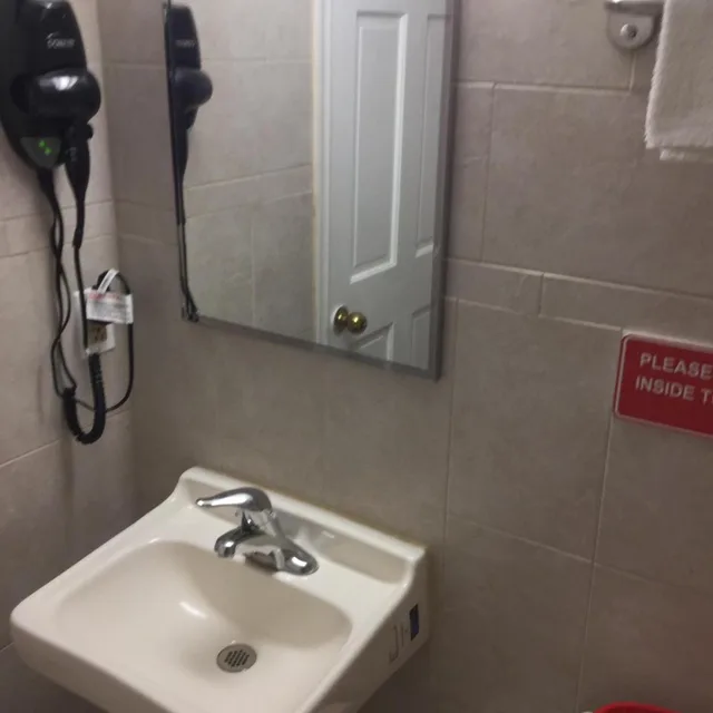Deluxe, 2 Double Beds, Red Carpet Inn- Bridgeton /Vineland 2/5
