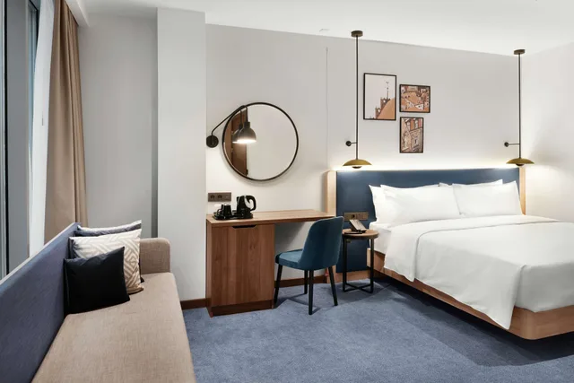 Family, King Bed, Atrium View, Sofa, Hilton Garden Inn Riga Old Town 4/5