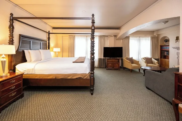 جناح بسرير كينج، The Inn At Virginia Mason 2/6