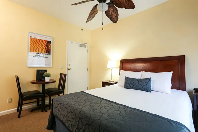 استوديو بسرير كوين بمطبخ، The Hotel Hollywood - Westsiderentals 1/5