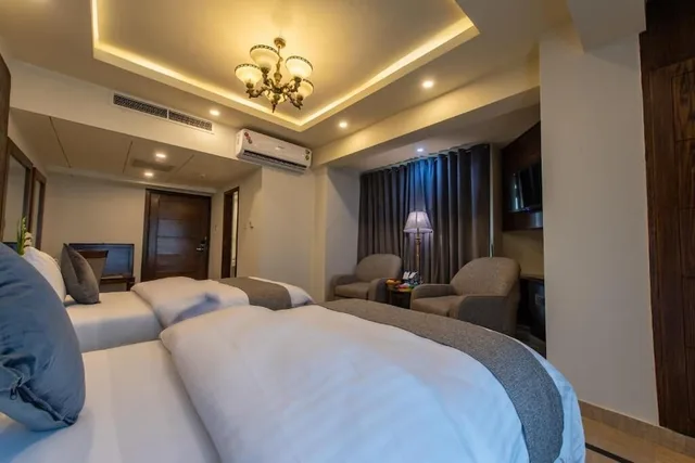 غرفة تنفيذية بسريرين منفصلين، ENVOY CONTINENTAL HOTEL 1/5
