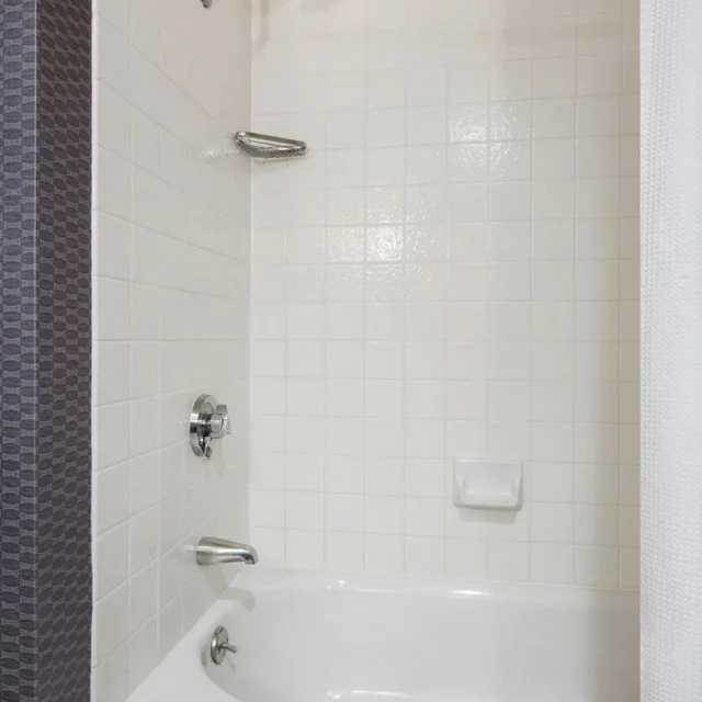 Guest Room, King Bed, Executive Level, High Floor، Visalia Marriott at the Convention Center 10/10