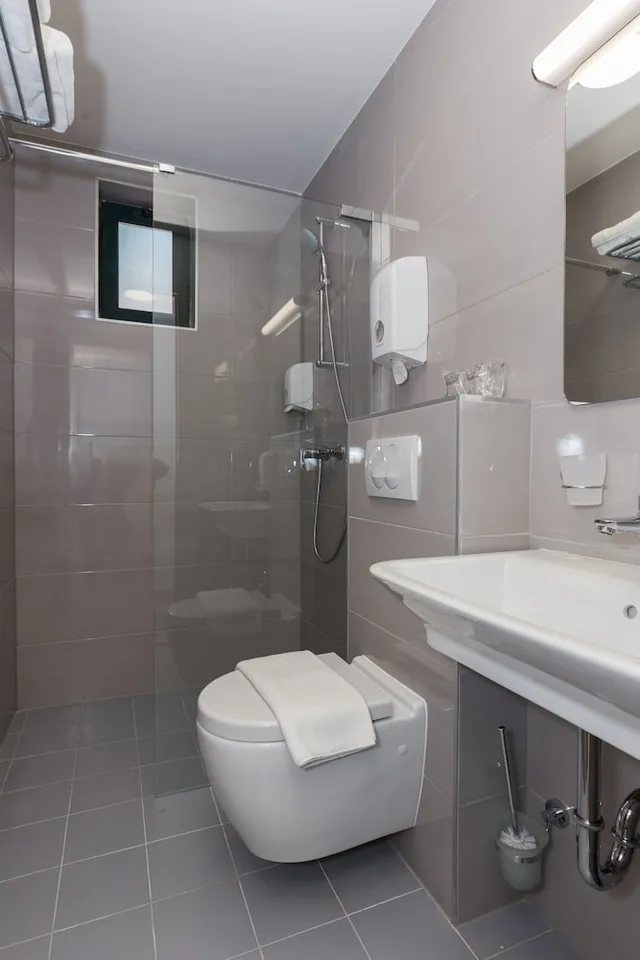 غرفة بسريرين منفصلين بإطلالة على البحر، Hotel Vimbula 6/8