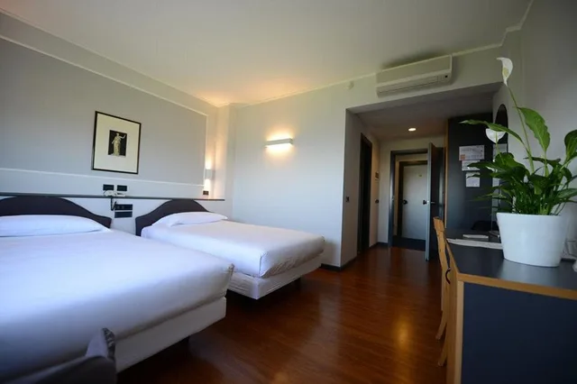 غرفة كومفورت بسريرين منفصلين بإطلالة على الفناء، Mamiani Hotel 8/10