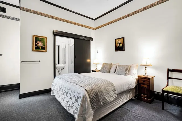 Suite, Queen Bed, Bischoff Hotel 1/2