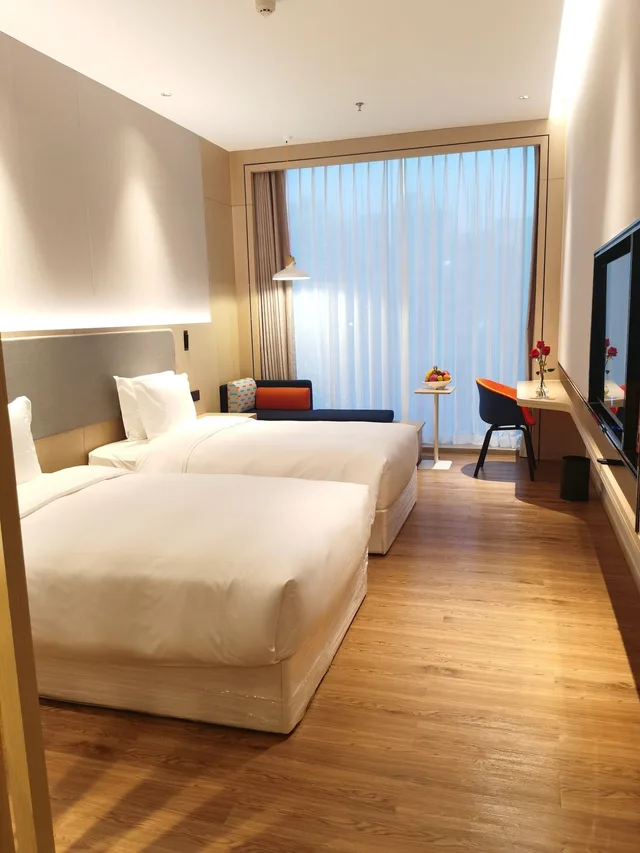غرفة قياسية بسريرين مزدوجين بإطلالة على المدينة، Holiday Inn Express Shenzhen Nanshan, an IHG Hotel 5/10
