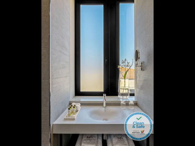 Superior, Double or Twin Bed, Hotel Moon and Sun Porto 7/8