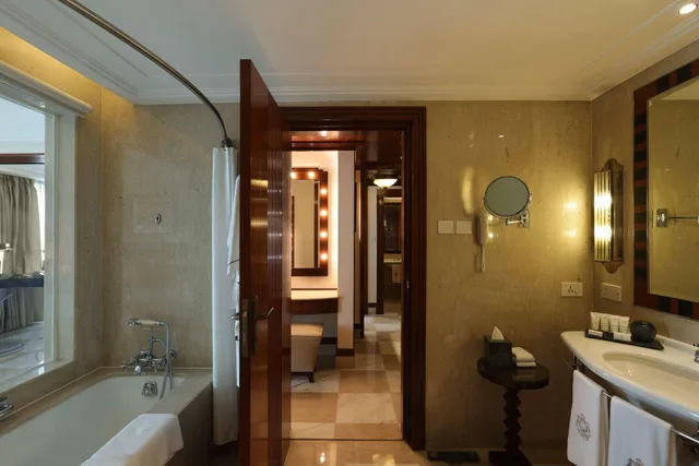 Suite, Double Bed, The Imperial New Delhi 6/6