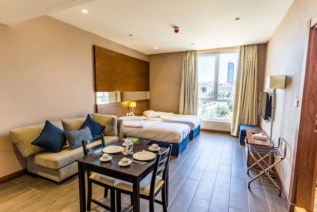 غرفة تنفيذية بسريرين منفصلين، 7th Star Hotel Suites 3/6