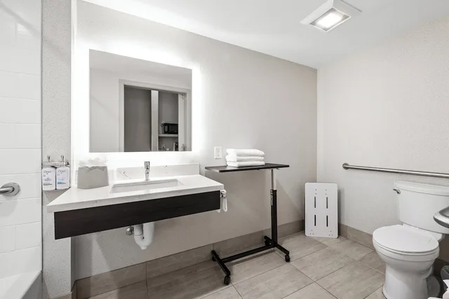 غرفة قياسية بسرير كينج لذوي الإعاقة، HOLIDAY INN EXPRESS SUNNYVALE - SILICON VALLEY 10/10