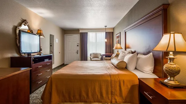 Room, Queen Bed, Accessible, Best Western Salbasgeon Inn & Suites Of Reedsport 2/3