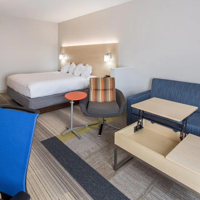 Xtra Space, Standard, King Bed، Holiday Inn Express Cedar Rapids Collins Rd 4/9