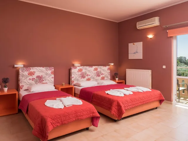 غرفة ثلاثية بسرير مزدوج مع أريكة، Petritos Rooms And Studios 4/10