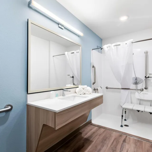 جناح بسرير كوين لذوي الإعاقة، WoodSpring Suites Pensacola West 8/8