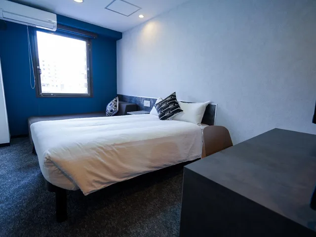 غرفة بسرير مزدوج مع أريكة، Hotel AreaOne Miyazaki 1/1