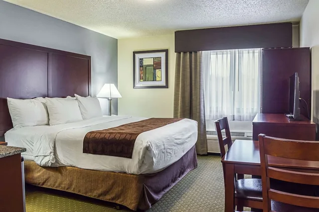 جناح بسرير كينج، Quality Inn & Suites Clackamas - Portland 2/7