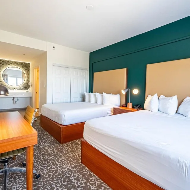 جناح بسرير كوين بإطلالة على المسبح بغرفة نوم واحدة، Montreal Suites Orlando 2/2