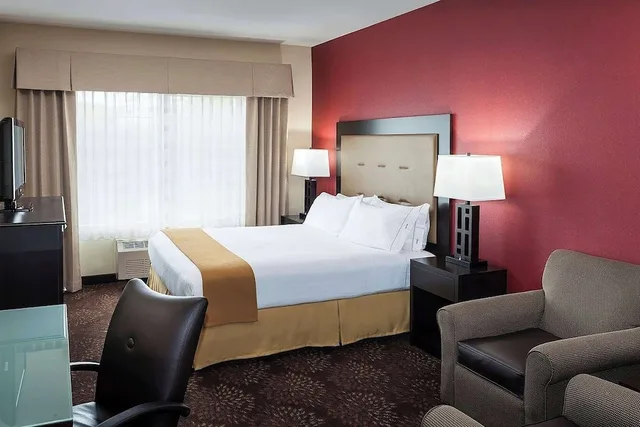 غرفة بسرير كينج، Wyndham Garden Anchorage Airport 3/7