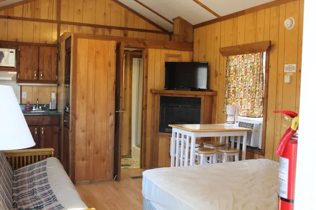 كابينة بريميوم، Basswood Resort 4/8