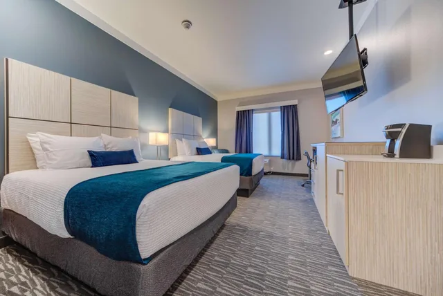 Suite, King Bed, Accessible, Hotel Peppertree Bend, BW Premier Collection 3/10