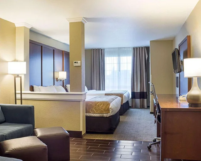 جناح بسريرين كوين، Comfort Suites Minot South 2/3