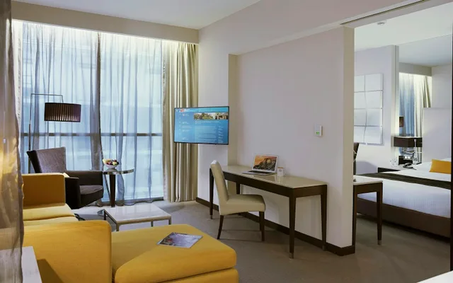 جناح بسرير كوين بغرفة نوم واحدة، Centro Barsha by Rotana 1/2