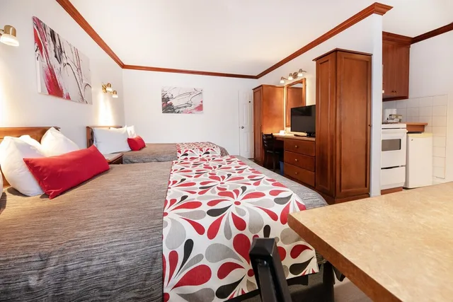 Standard, Queen Bed, Sofa, Hotel Plante 2/6