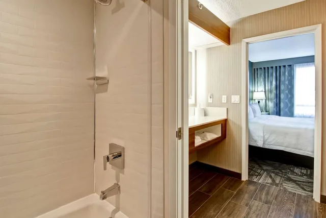 جناح بسرير كينج بغرفة نوم واحدة بمطبخ، Hampton Inn & Suites by Hilton Calgary-Airport 3/3