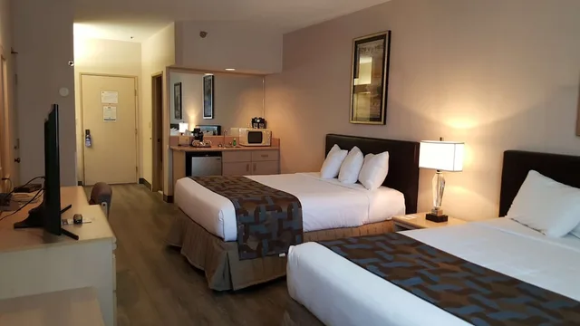 Standard, 2 Queen Beds, Shilo Inn Suites Elko 3/5