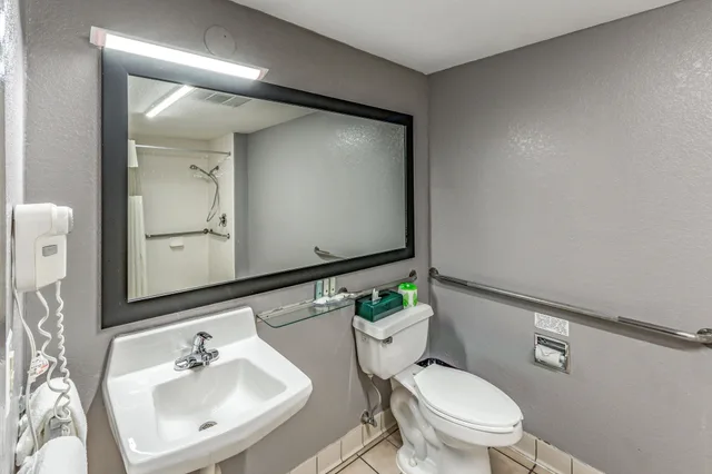 غرفة بسريرين كوين لذوي الإعاقة، Quality Inn I-10 East near Frost Bank Center 4/5