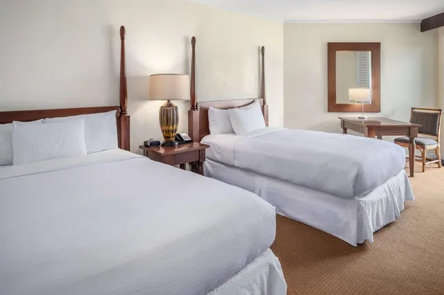Standard, 2 Double Beds, Garden or Mountain View، OUTRIGGER Kauai Beach Resort & Spa 2/3