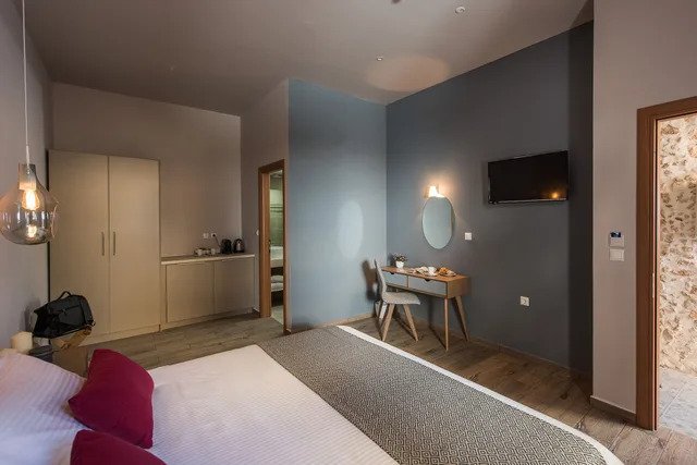 غرفة قياسية بسرير كينج في الطابق الأرضي، Bluebell Luxury Suites 3/5