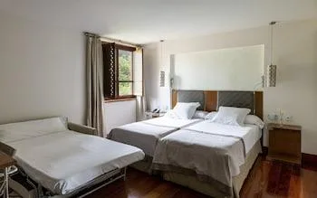 غرفة قياسية بسريرين مزدوجين، Parador De Granada 2/2