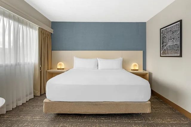 Room, King Bed, Bathtub, Corner, Accessible, DoubleTree by Hilton Hotel Spokane City Center 1/10