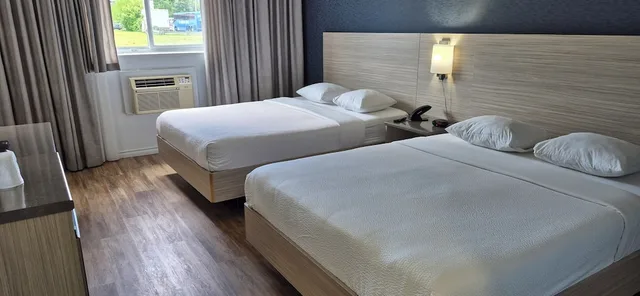 غرفة قياسية بسريرين كوين، Motel6 Niagara Falls, On - Near The Falls 3/10
