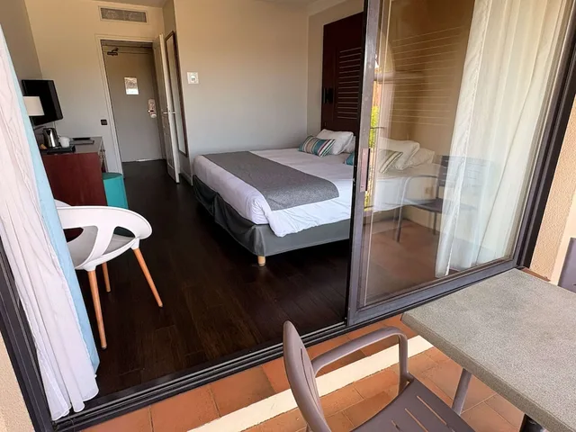 Club, Side Queen Bed، Les Jardins de Sainte Maxime 3/5